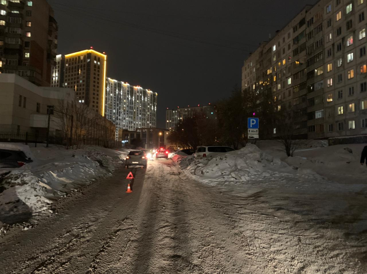 Фото В Новосибирске 12-летняя девочка попала в больницу после ДТП 2